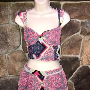 Perfect for Summer !!! 🌺🌷Crop Top & Skirt